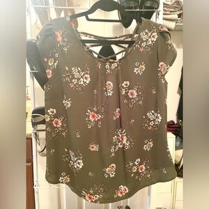 Women’s Zenobia Tulip Sleeve Blouse with Criss-Cross Back Detail, size 1XL